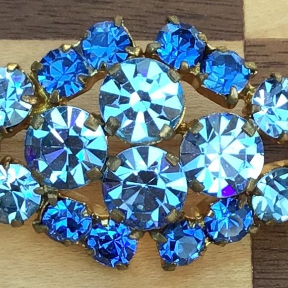Dazzling Blue Vintage Brooch Pin - Picture 2 of 9